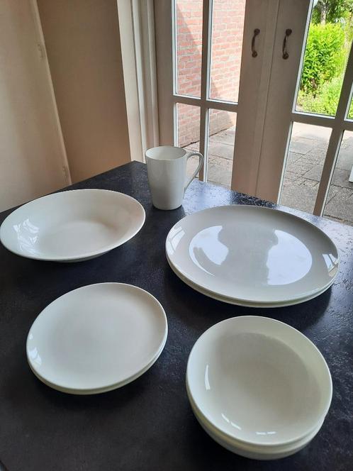 Servies - William Ashley Narumi -Japan - Wit, Huis en Inrichting, Keuken | Servies, Zo goed als nieuw, Bord(en), Overige stijlen