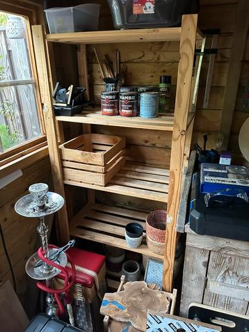 Houten stellingkast / opbergrek beschikbaar voor biedingen