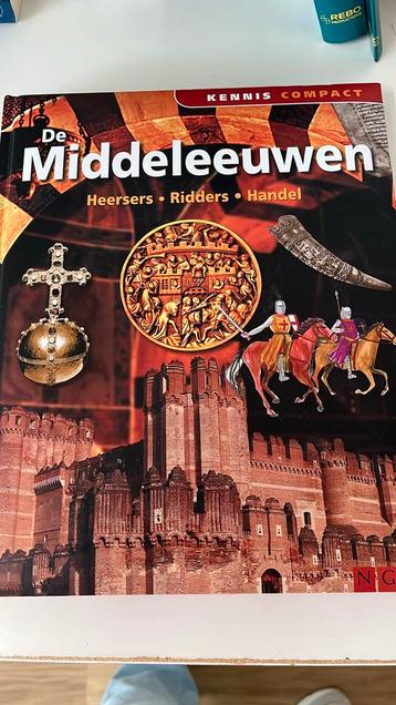 Boek de middeleeuwen beschikbaar voor biedingen