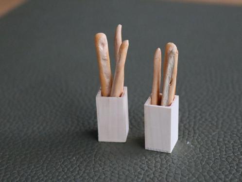 Houten bakken met 3 stokbroden., Verzamelen, Poppenhuizen en Toebehoren, Gebruiksvoorwerp, Ophalen of Verzenden