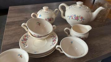 Vintage Brocante theeservies bloemetjes beschikbaar voor biedingen