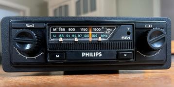 Philips 561 Oldtimer Radio met FM. beschikbaar voor biedingen