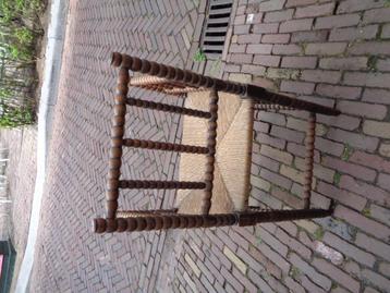 ANTIEK STOEL van parel en riet zitting beschikbaar voor biedingen