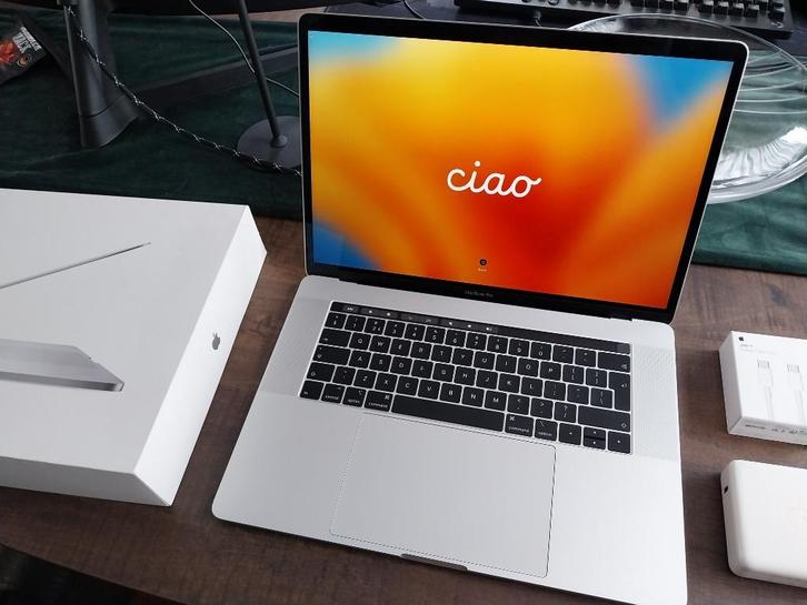 Macbook pro 15 inch, Computers en Software, Apple Macbooks, Zo goed als nieuw, MacBook Pro, 15 inch, 4 Ghz of meer, 256 GB, 16 GB