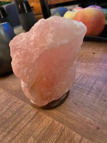 Rozenkwarts ruwe steen van 1000gram beschikbaar voor biedingen