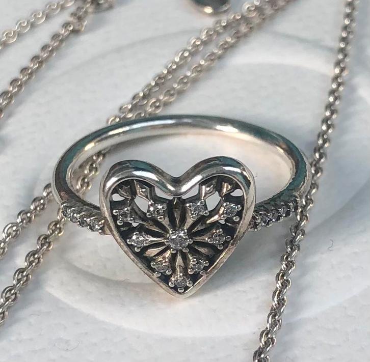 Pandora ️sneeuwvlok️ in een hart  ring maat 56 ZGAN, Sieraden, Tassen en Uiterlijk, Ringen, Zo goed als nieuw, Dame, 18 tot 19