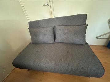 Mooie grijze slaapbank (120x180 cm) beschikbaar voor biedingen