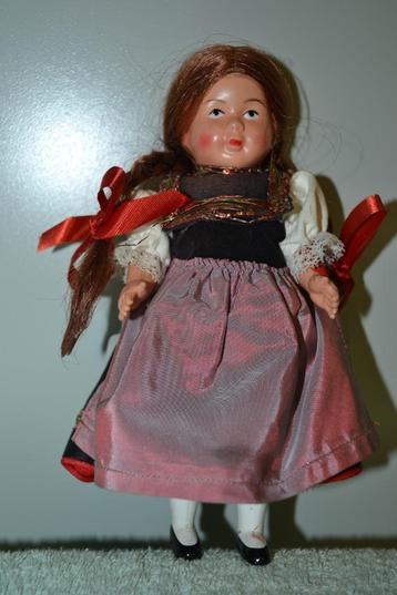  Celluloid popje met originele klederdracht kleding NR 2512 beschikbaar voor biedingen
