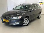 Volvo V70 2.0 D4 Polar+ / Schuifdak / NL-auto / Memory / Led, Traction-control, Diesel, 22 km/l, Zilver of Grijs