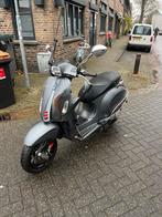 Vespa Sprint 2023 met schade - Eerste eigenaar, Maximaal 45 km/u, Ophalen of Verzenden, 1 versnellingen, 50 cc
