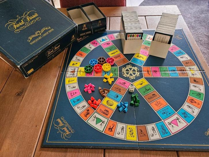 Bordspel Trivial Pursuit Genus editie voor 2 tot 36 spelers, Hobby en Vrije tijd, Gezelschapsspellen | Bordspellen, Gebruikt, Ophalen of Verzenden