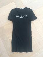 Leuk smal vallend jurkje "C'est la vie" maat 122, Meisje, Shein, Ophalen of Verzenden, Zo goed als nieuw