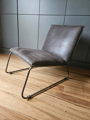 Fauteuil  beschikbaar voor biedingen