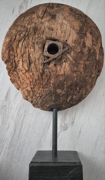 Houten kartrol op standaard beschikbaar voor biedingen