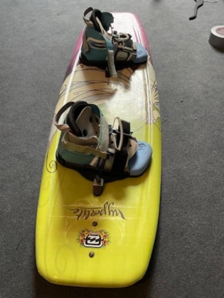 Wakeboard, twee wetsuits & een impactvest, Watersport en Boten, Wakeboarden, Gebruikt, Board, Ophalen