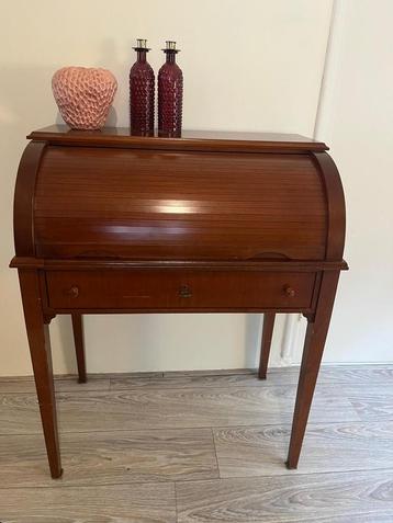 Vintage secretaire beschikbaar voor biedingen