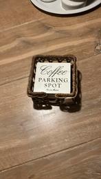 Riviera maison mandje met 5 onderzetters van hout., Huis en Inrichting, Woonaccessoires | Onderzetters, Ophalen of Verzenden, Gebruikt