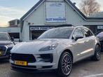Porsche Macan 2.0 KRIJTGRIJS/SPORTDESIGN/PANO/BOSE/NAVI, Auto's, Porsche, Automaat, Gebruikt, Euro 6, Adaptive Cruise Control