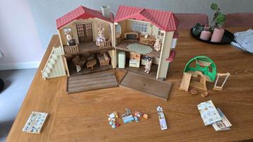 Sylvanian Families huis en boom met toebehoren beschikbaar voor biedingen