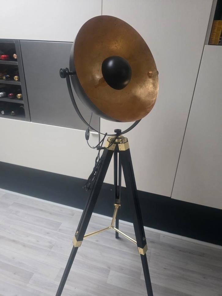 Stijlvolle vloerlamp met statief, Huis en Inrichting, Lampen | Vloerlampen, Gebruikt, 150 tot 200 cm, Hout, Metaal, Ophalen