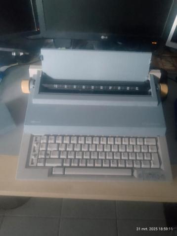 Typemachine olivetti ET personal beschikbaar voor biedingen