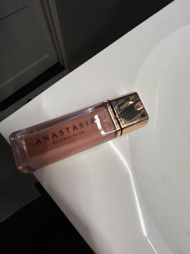 Anastasia lip velvet kleur Kiss, Sieraden, Tassen en Uiterlijk, Uiterlijk | Cosmetica en Make-up, Zo goed als nieuw, Lippen, Ophalen of Verzenden