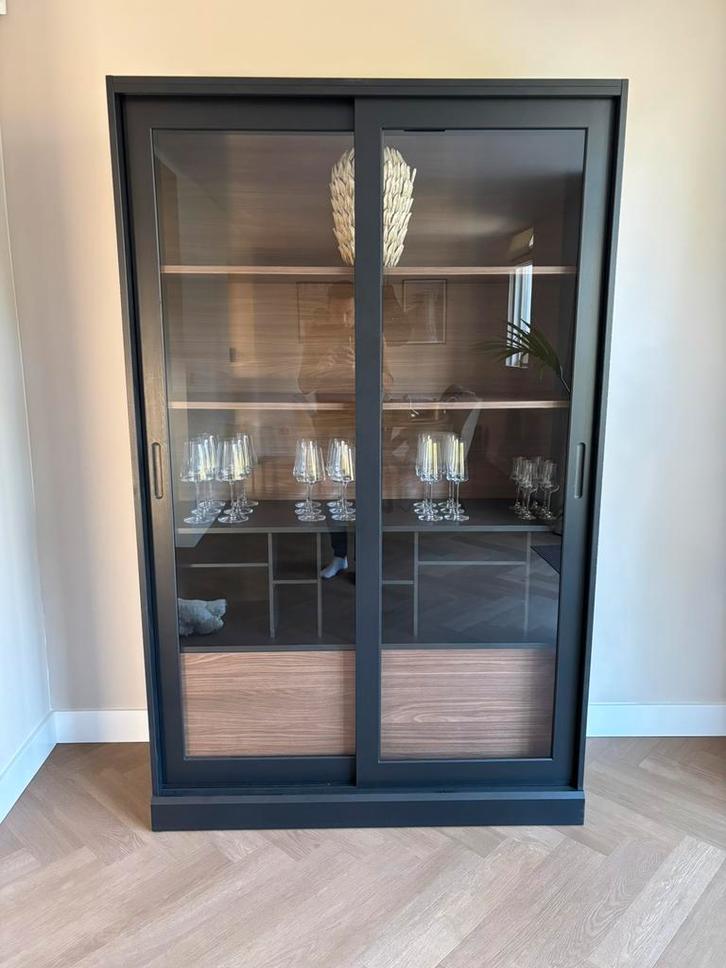 Woood james vitrinekast zwart wandkast vakkenkast MOET WEG!!, Huis en Inrichting, Kasten | Vitrinekasten, Zo goed als nieuw, 200 cm of meer