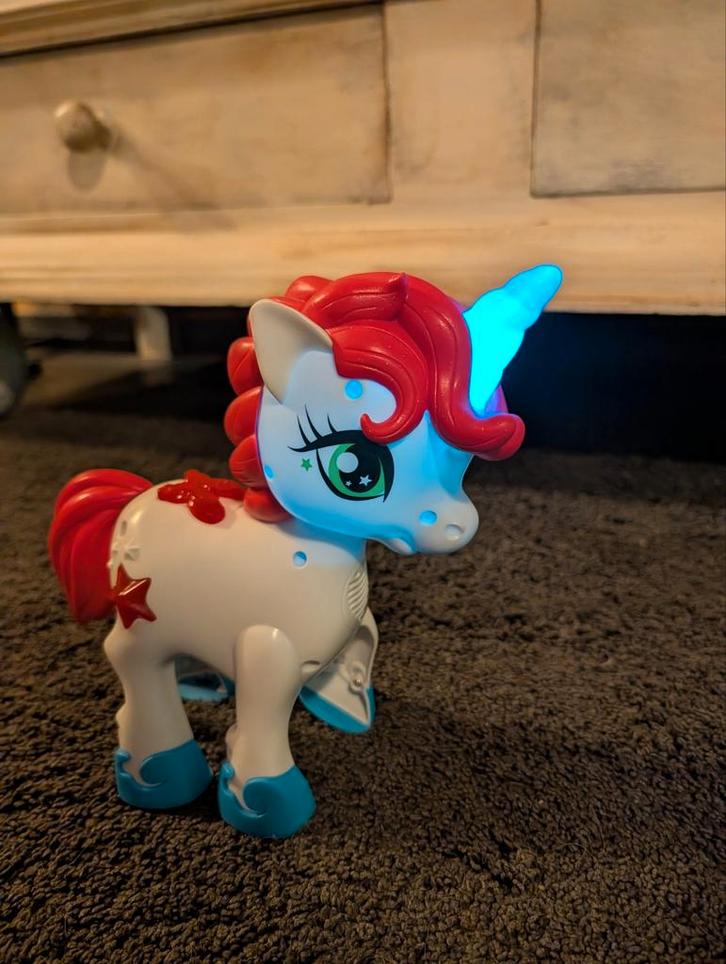 Leuke interactieve eenhoorn, Kinderen en Baby's, Speelgoed | Babyspeelgoed, Zo goed als nieuw, Overige typen, Ophalen