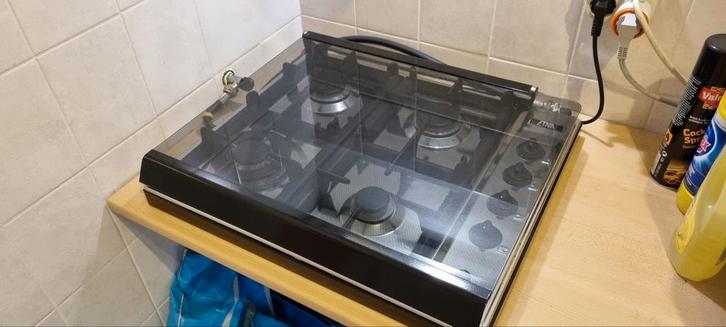 Gasfornuis in zeer goede staat - 58x55x10cm, Witgoed en Apparatuur, Fornuizen, Zo goed als nieuw, Tussenbouw, Gas, 4 kookzones