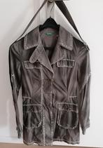 Te koop groen, kaki kleur met stiksels, mt 36/38, United colors of benetton, Ophalen of Verzenden, Zo goed als nieuw, Jasje