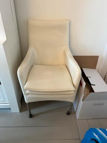 8 Gebruikte leren eetkamerstoelen op wieltjes beschikbaar voor biedingen