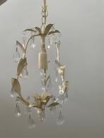 Vintage witte hanglamp / kroonluchter. Met pegels., Romantisch / brocante, Ophalen of Verzenden, Metaal, Zo goed als nieuw