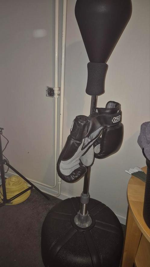 Boksbal met handschoenen, Sport en Fitness, Boksen, Zo goed als nieuw, Boksbal, Ophalen