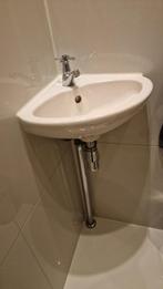 Hoekfontein/toiletwastafel, Doe-het-zelf en Verbouw, Sanitair, Ophalen, Zo goed als nieuw, Steen, Overige typen