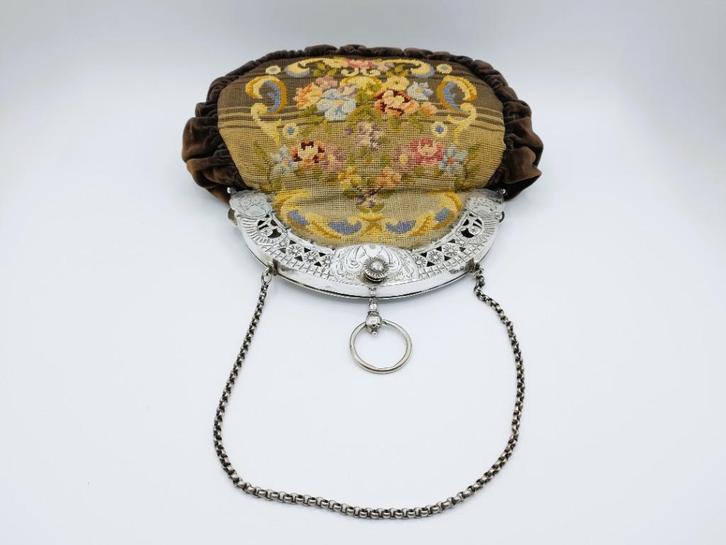 Zeer grote Petit Point tas met zilveren beugel, 19e eeuws, Antiek en Kunst, Antiek | Goud en Zilver, Zilver, Verzenden