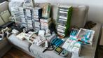 240 games 6 consoles 26 controllers en veel accessoires, Spelcomputers en Games, Spelcomputers | Overige, Ophalen, Zo goed als nieuw