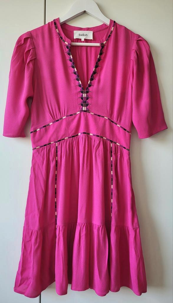 Nieuwe Bash jurk maat 36 met labels Lonneke Nooteboom, Kleding | Dames, Jurken, Nieuw, Maat 36 (S), Roze, Onder de knie, Ophalen of Verzenden