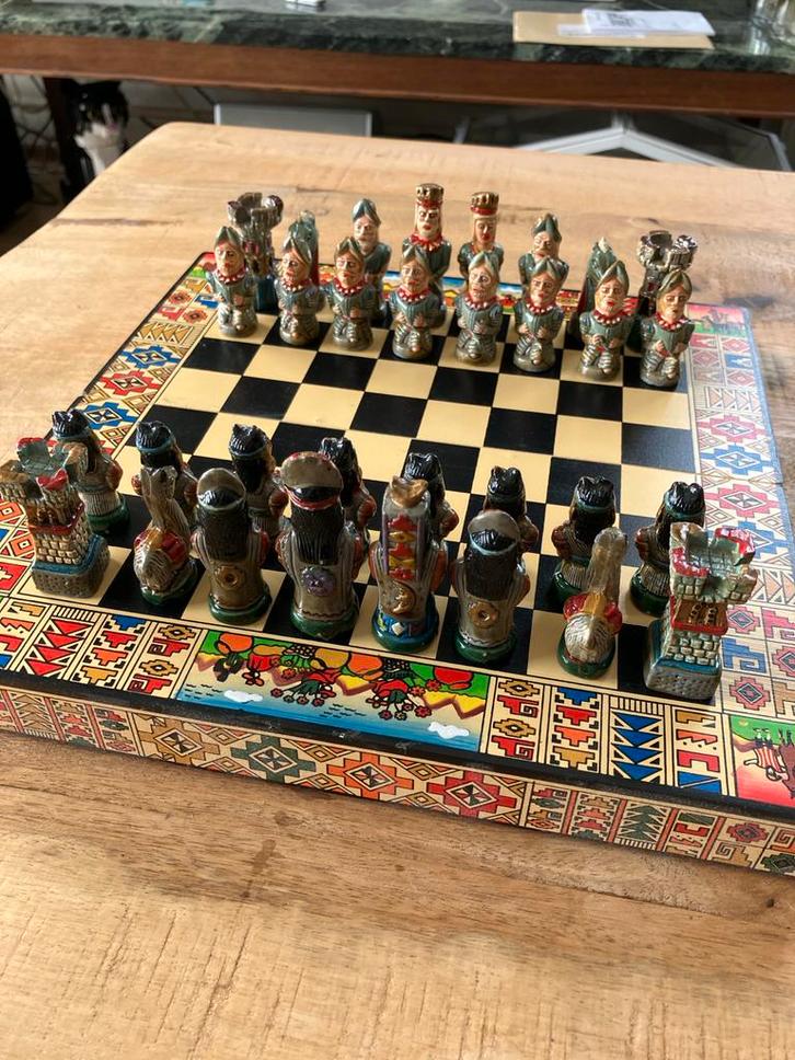 Schaakspel Azteken vs Conquistadores Handgemaakt, Antiek en Kunst, Antiek | Speelgoed, Ophalen