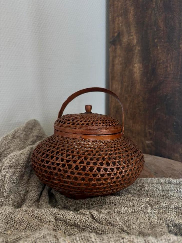 Rieten windlicht – Oosters design uit Shanghai, Huis en Inrichting, Woonaccessoires | Overige, Zo goed als nieuw, Ophalen of Verzenden