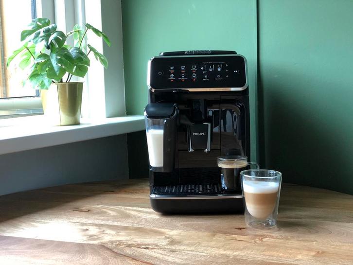 Nagekeken & Grondig Gereinigd - Philips LatteGo 3200 Series, Witgoed en Apparatuur, Koffiezetapparaten, Zo goed als nieuw, Koffiemachine