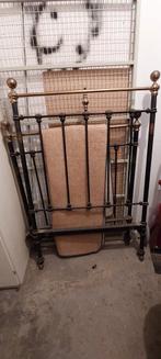 Antiek ijzer bedframe op wieltjes (Frans?), Antiek en Kunst, Antiek | Meubels | Bedden, Ophalen