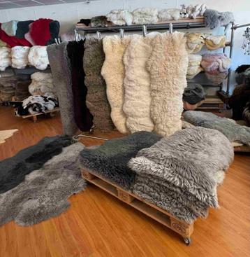 Originele dubbele echte schapenvachten diverse kleuren beschikbaar voor biedingen