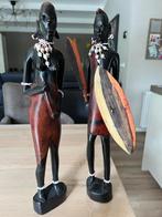 2 houtsnijwerk beelden van ebbenhout uit Kenia., Ophalen