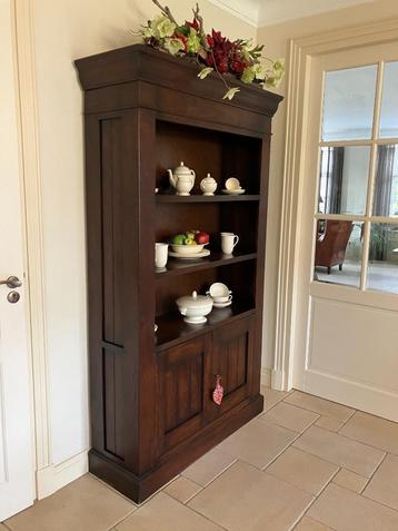 KOOPJE: prachtige kast 200x120x38cm in nieuwstaat beschikbaar voor biedingen