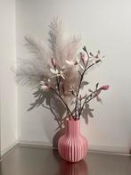 Roze vaas met magnolia en pluim, Ophalen of Verzenden, Zo goed als nieuw, Binnen