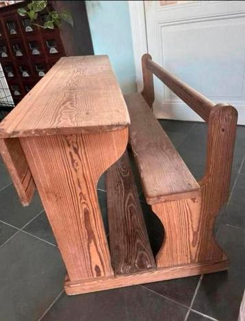 Oude Schoolbank beschikbaar voor biedingen