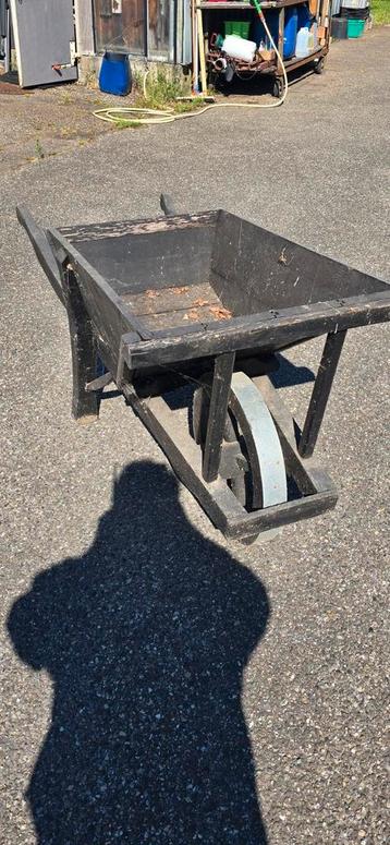 Antieke Vintage houten kruiwagen in prima staat. beschikbaar voor biedingen