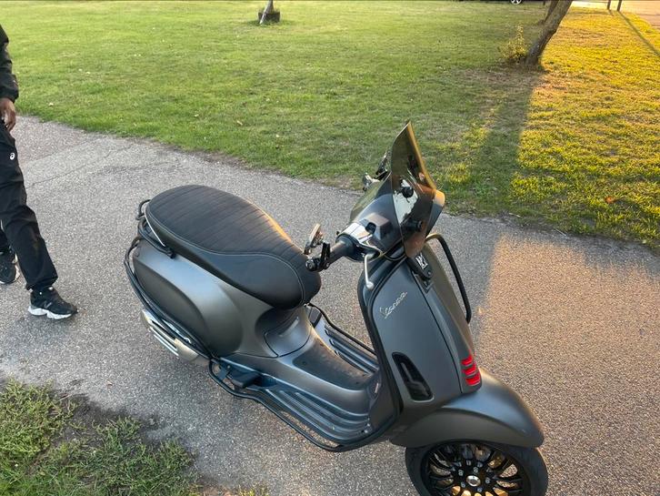 Vespa sprint 2020 model 21k km stand, Fietsen en Brommers, Scooters | Vespa, Zo goed als nieuw, Vespa S, Maximaal 45 km/u, Benzine