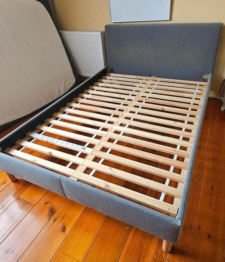 Grijze Twijfelaar Bedframe, Huis en Inrichting, Slaapkamer | Bedden, Zo goed als nieuw, Twijfelaar, 140 cm, 200 cm, Stof, Grijs