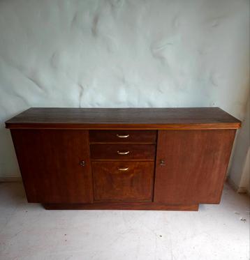 Vintage dressoir met messing beslag  beschikbaar voor biedingen